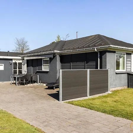 3 Bedroom Beautiful Home In Otterup * Otterup